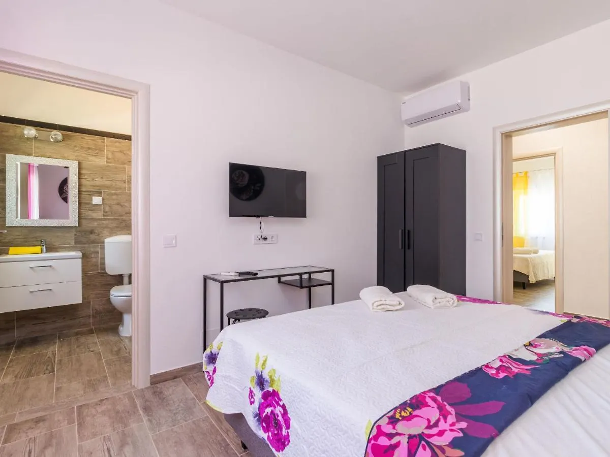Holiday Home Mario By Interhome Svetvincenat